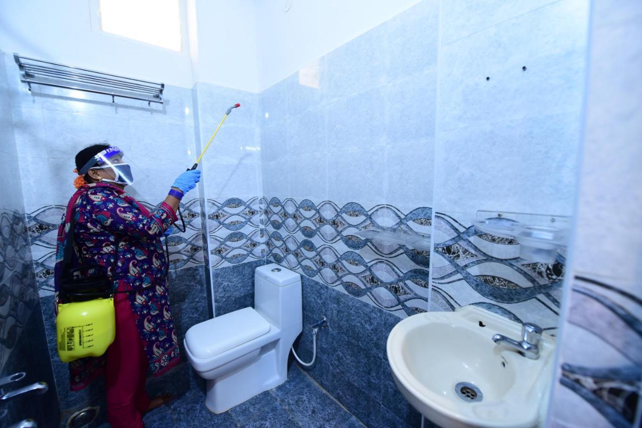 Sree Service Apartments Тирупати Екстериор снимка