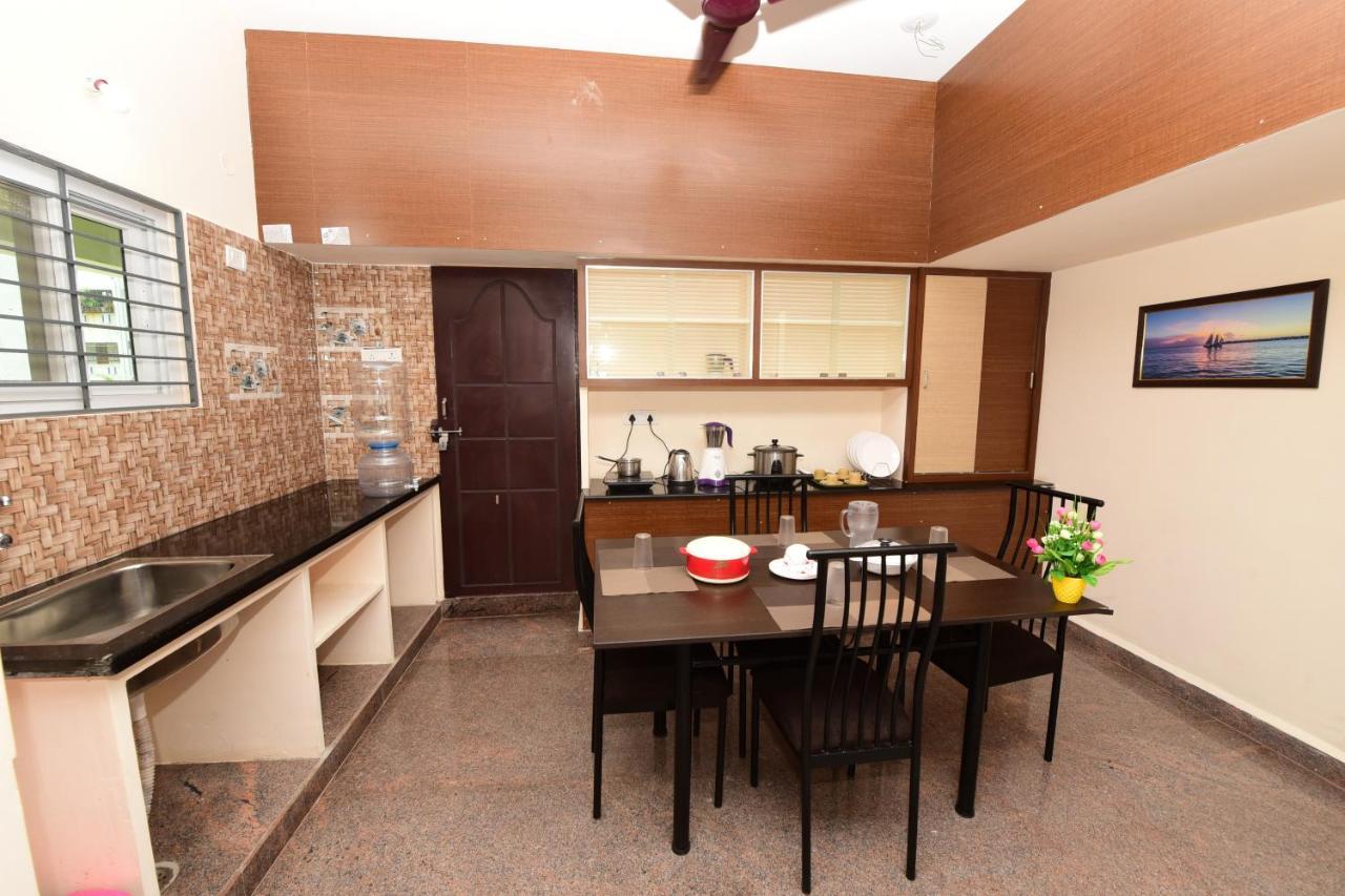 Sree Service Apartments Тирупати Екстериор снимка